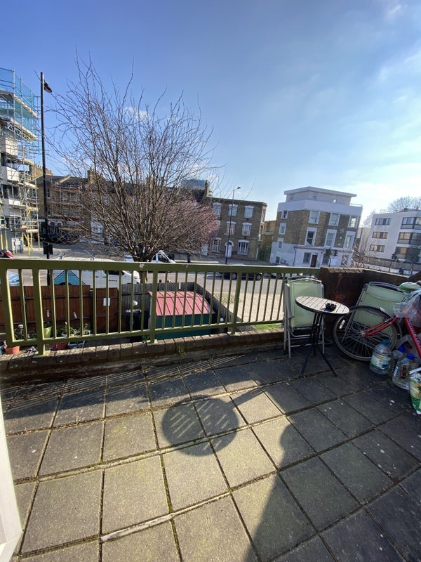 Room Tavistock Close in Greater London
