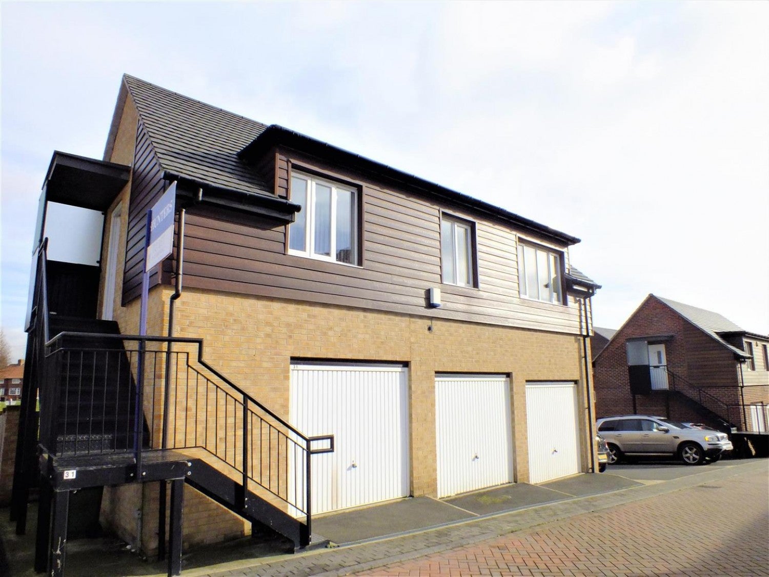 Flat Oaklands Crescent in Leeds
