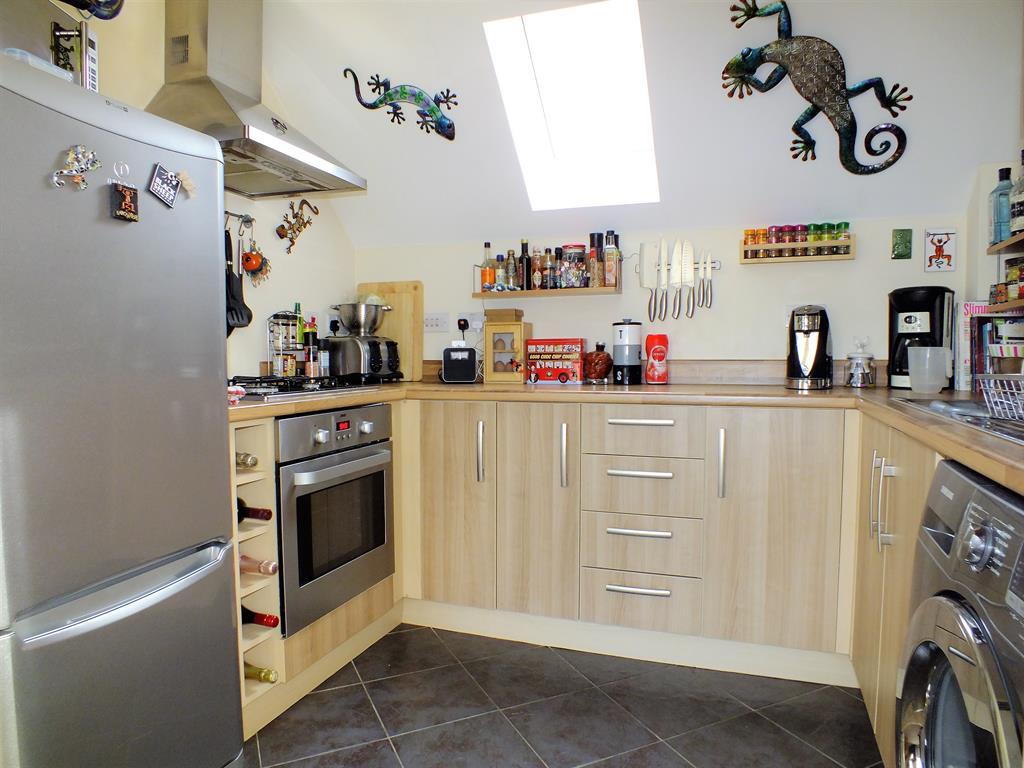 Flat Oaklands Crescent in Leeds