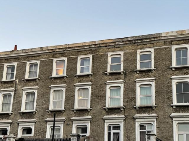 Room Goldhawk Road in Greater London