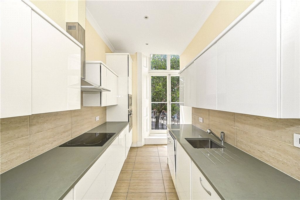 Flat Sussex Gardens in City of Westminster