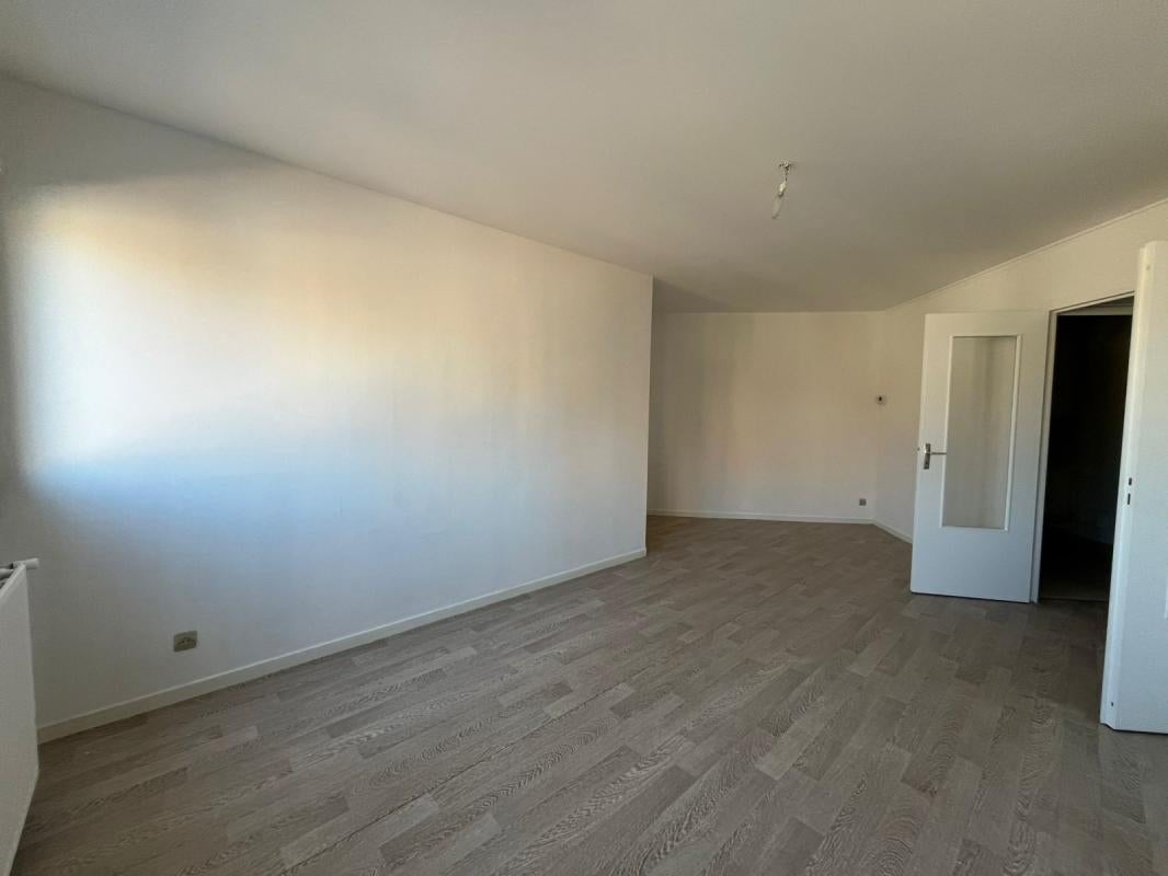 Flat Place de la Rancune in Thizy-les-Bourgs