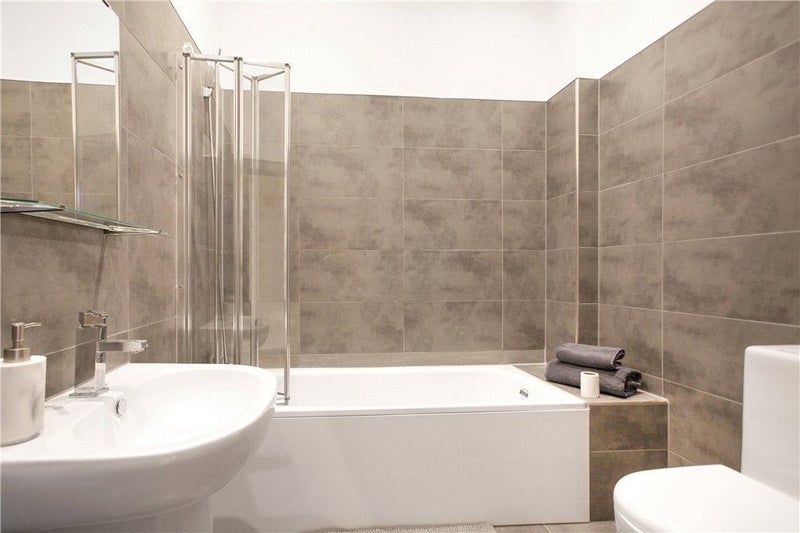 Room Walworth Road in Greater London