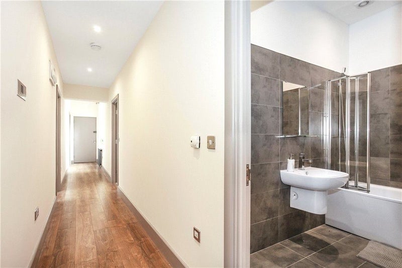 Room Walworth Road in Greater London