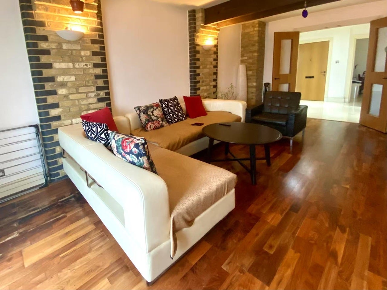 Flat Millennium Drive in Greater London