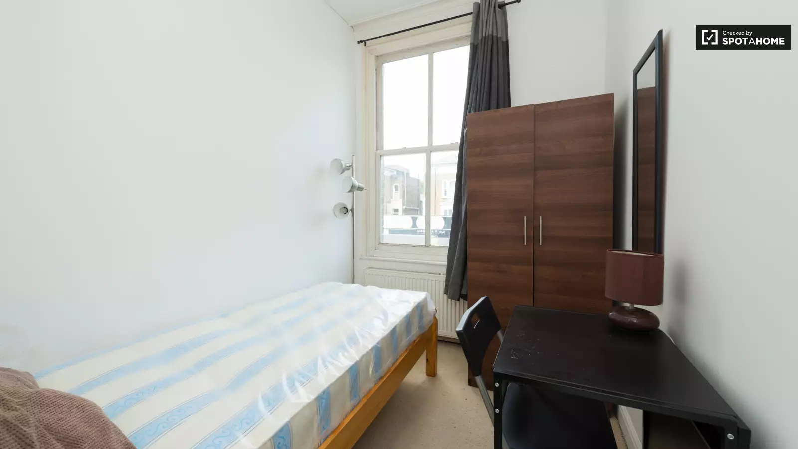 Flat Loftus Road in Greater London