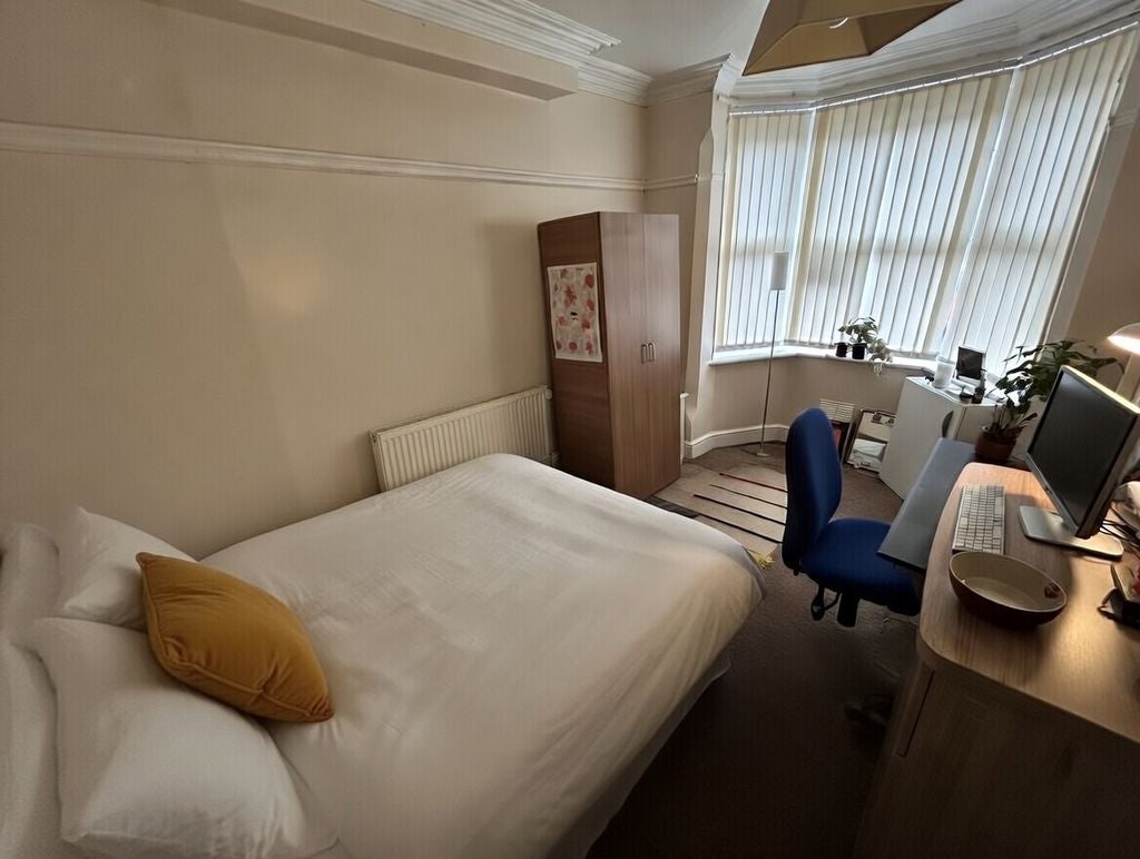 Room Johnson Road in Nottingham