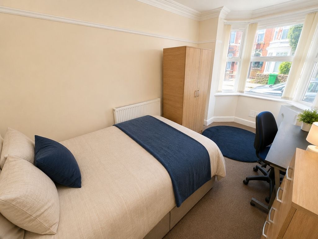 Room Johnson Road in Nottingham