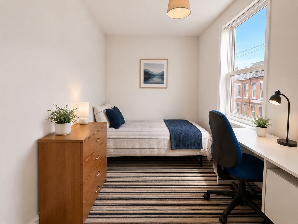 Room Johnson Road in Nottingham