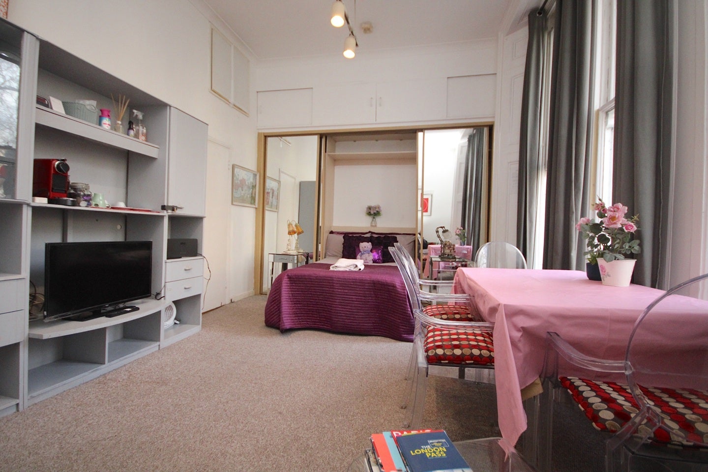 Flat Kensington Gardens Square in City of Westminster