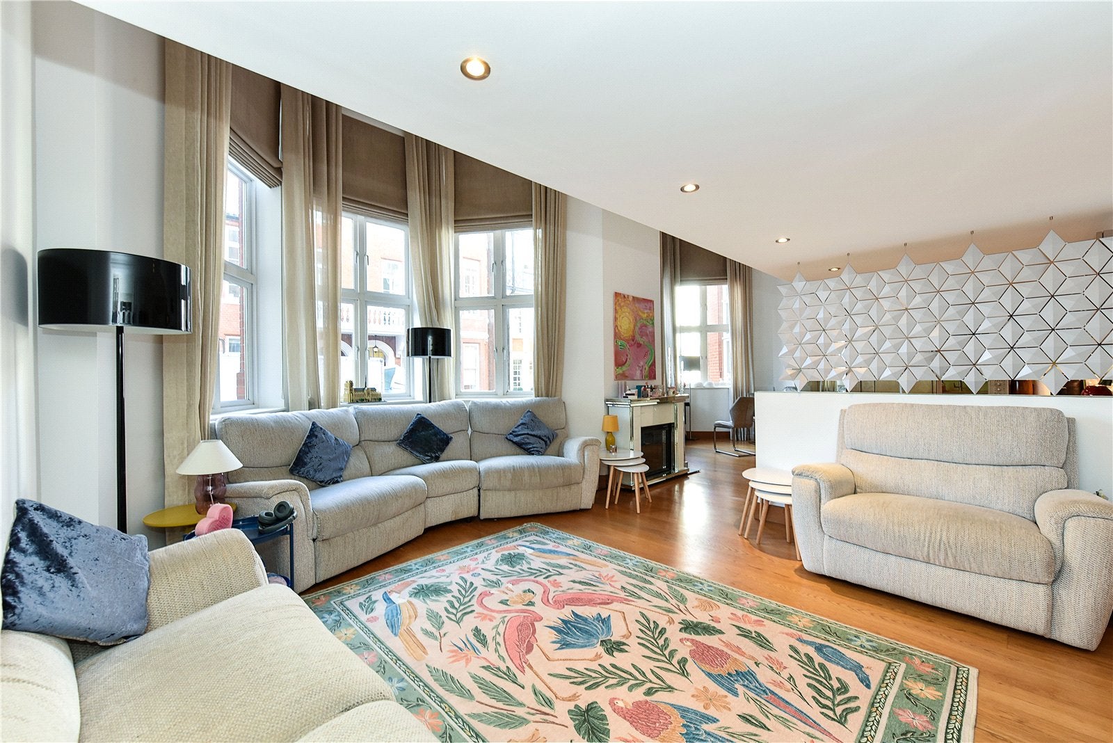 Flat Hans Crescent in London