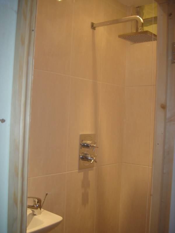 Room Calderon Road in Greater London