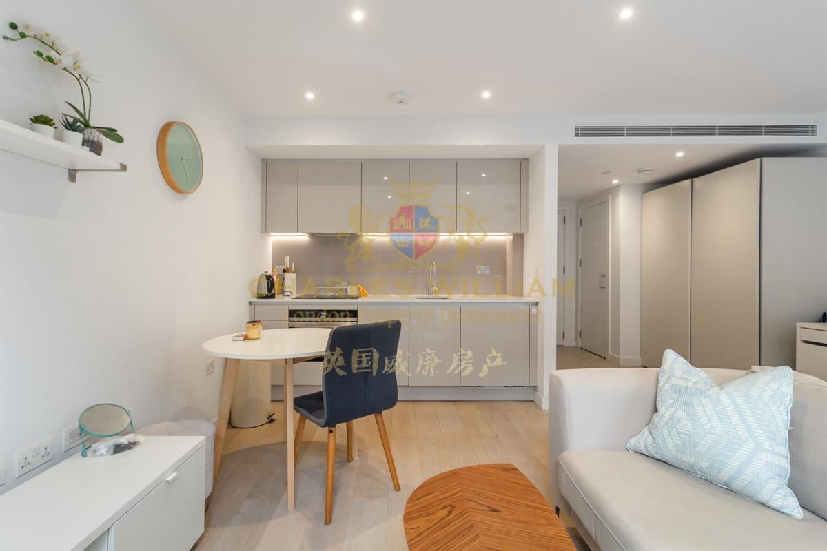 Flat Albion Place in Greater London