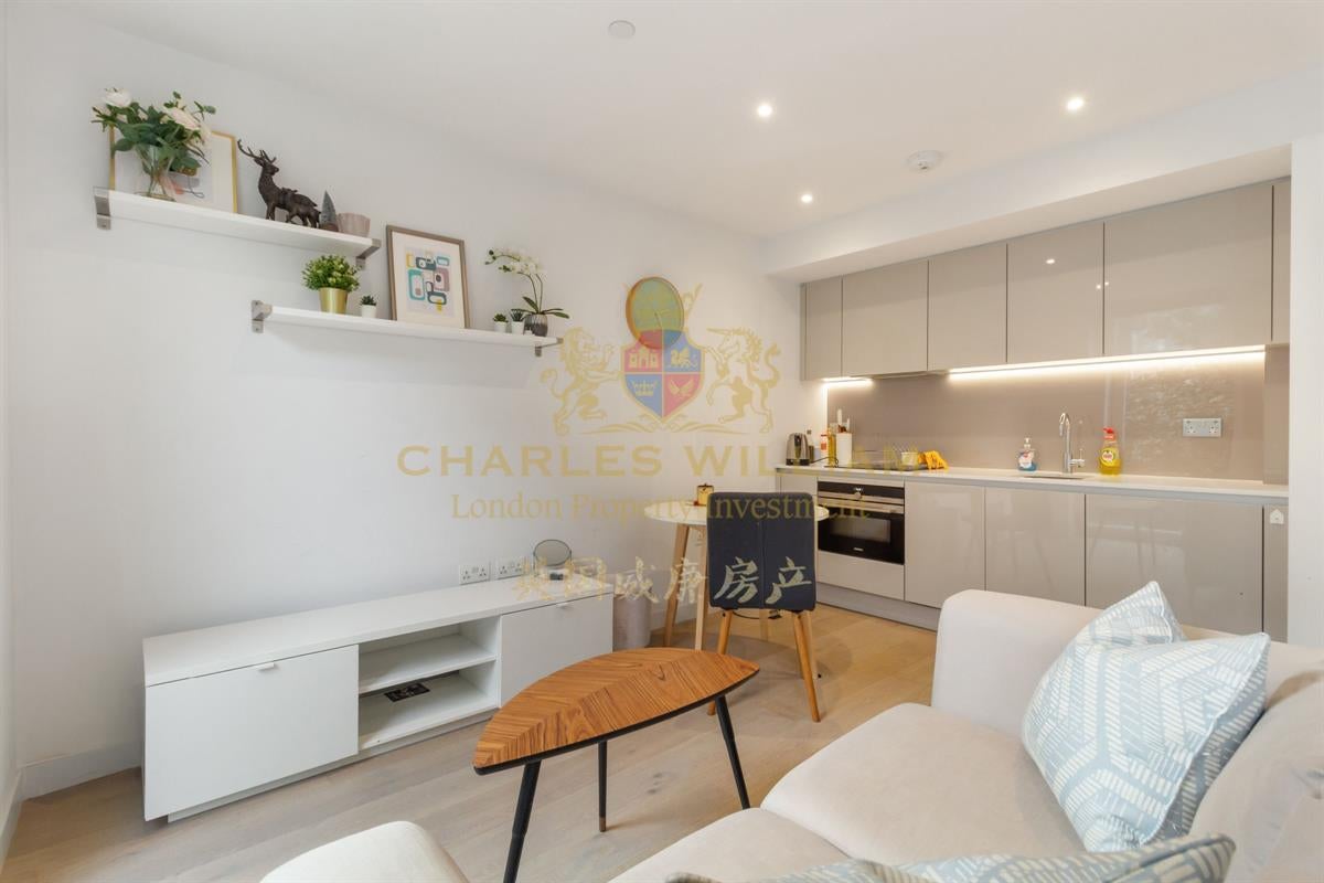 Flat Albion Place in Greater London