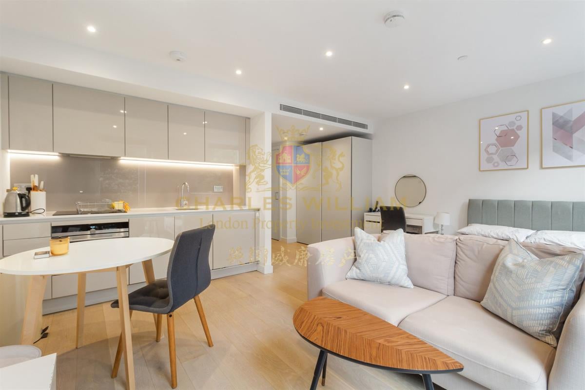 Flat Albion Place in Greater London