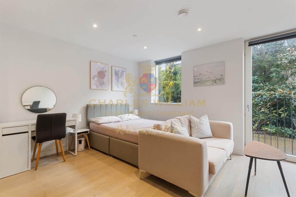 Flat Albion Place in Greater London