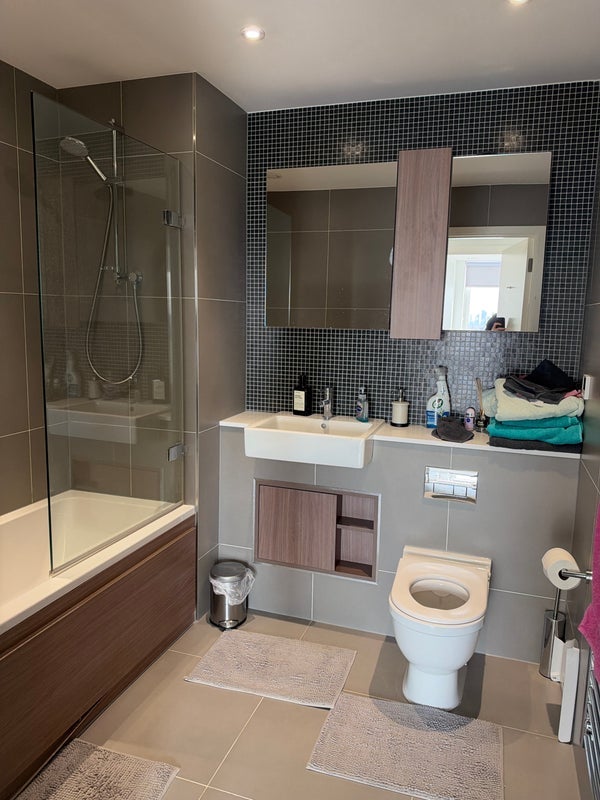 Room Newnton Close in Greater London