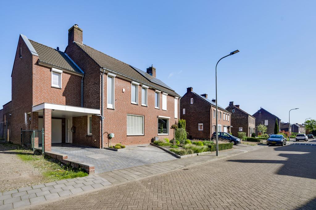 Huis Hondsbroek 11 in Born