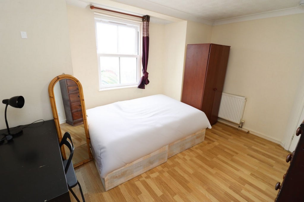 Room Globe Road in Greater London