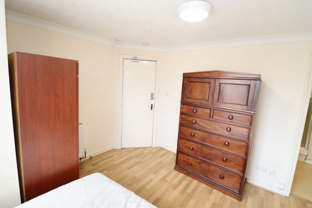 Room Globe Road in Greater London