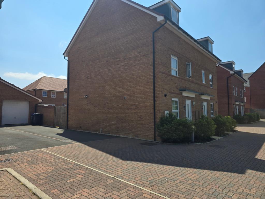 House Kettering Road in Moulton
