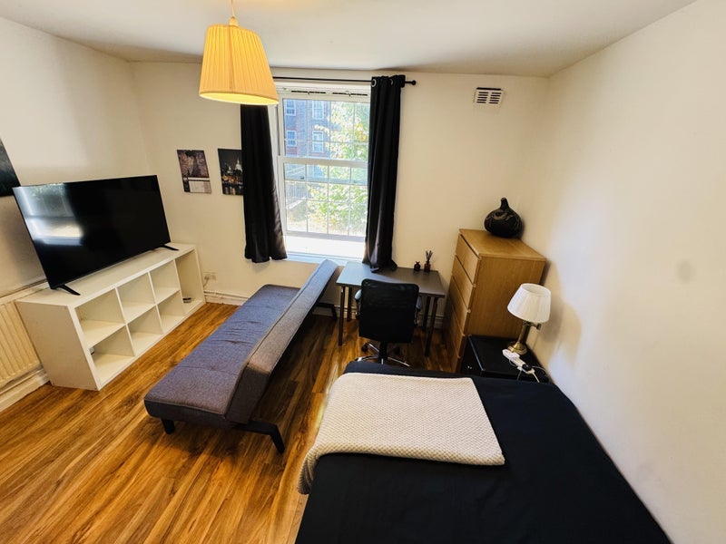 Room Hargrave Place in Greater London