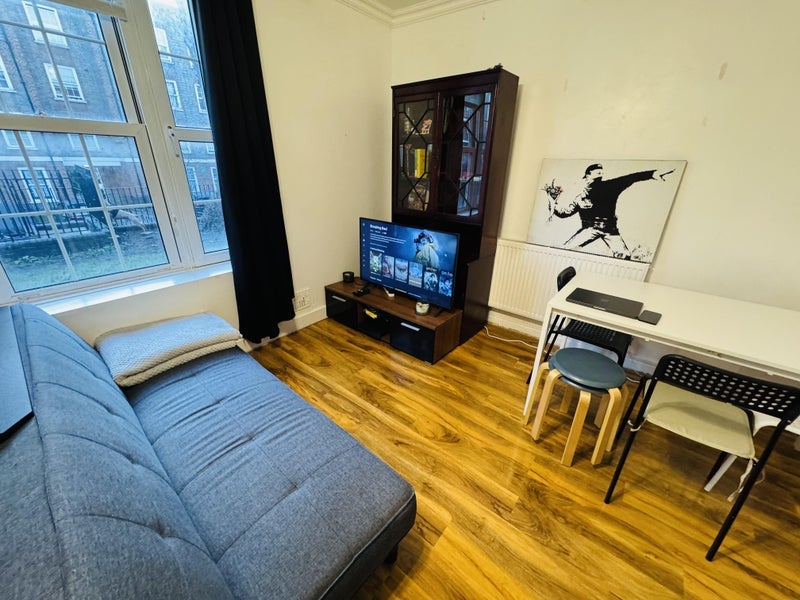 Room Hargrave Place in Greater London