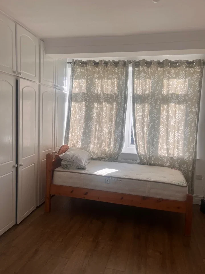 Room Eden Park Avenue in Greater London