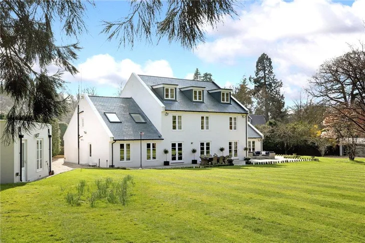 House Englemere Park in Ascot