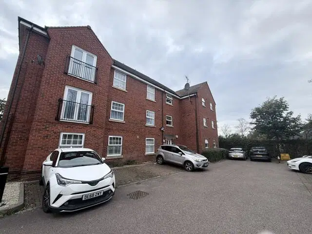 Flat Lawn Court in Rugby
