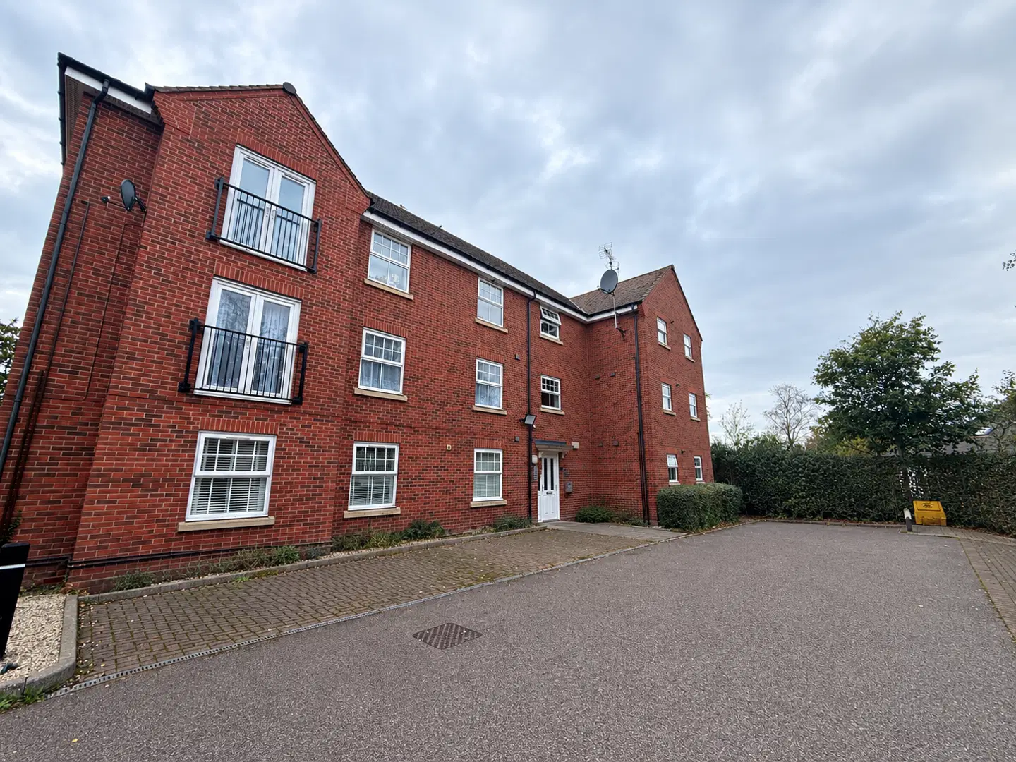 Flat Lawn Court in Rugby