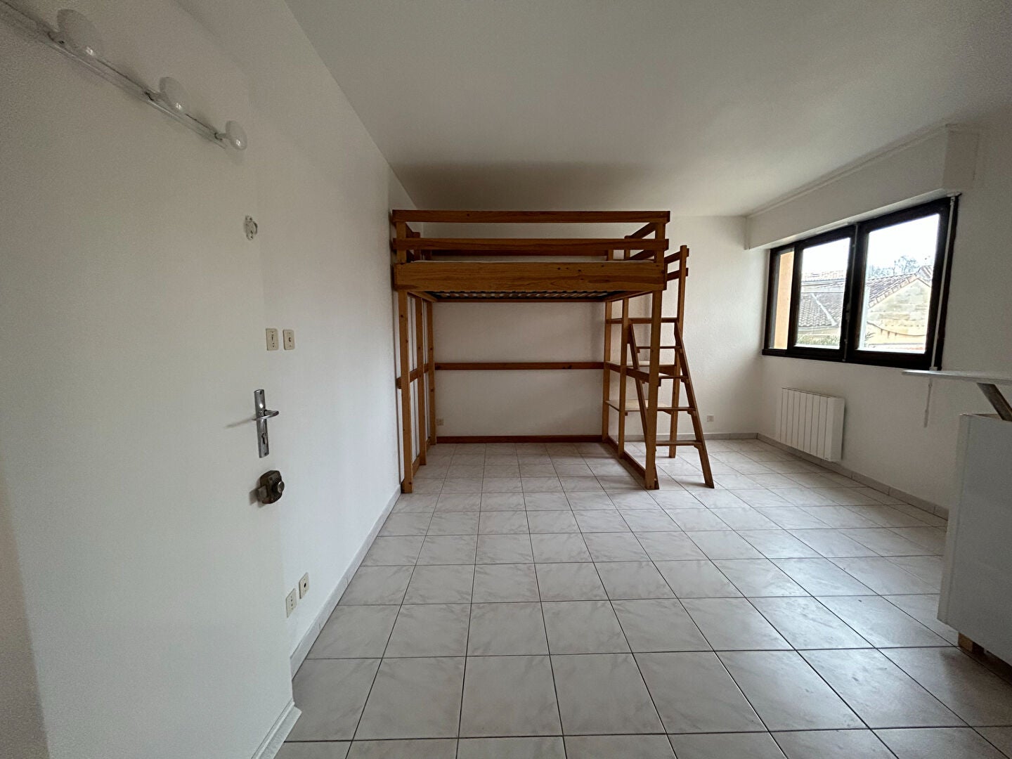 Flat Chemin de la Mouthe in Saint-Germain-et-Mons