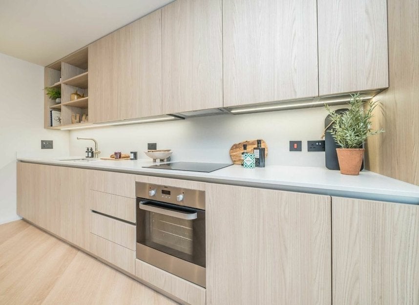 Flat Coombe Road in Greater London