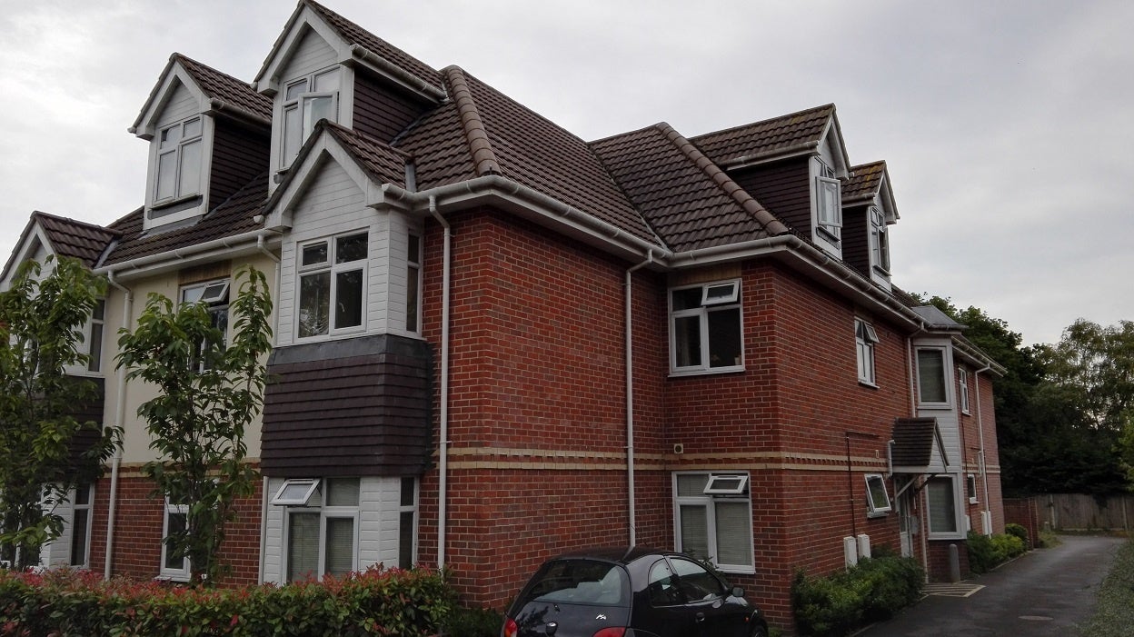Flat Wimborne Road East in Ferndown