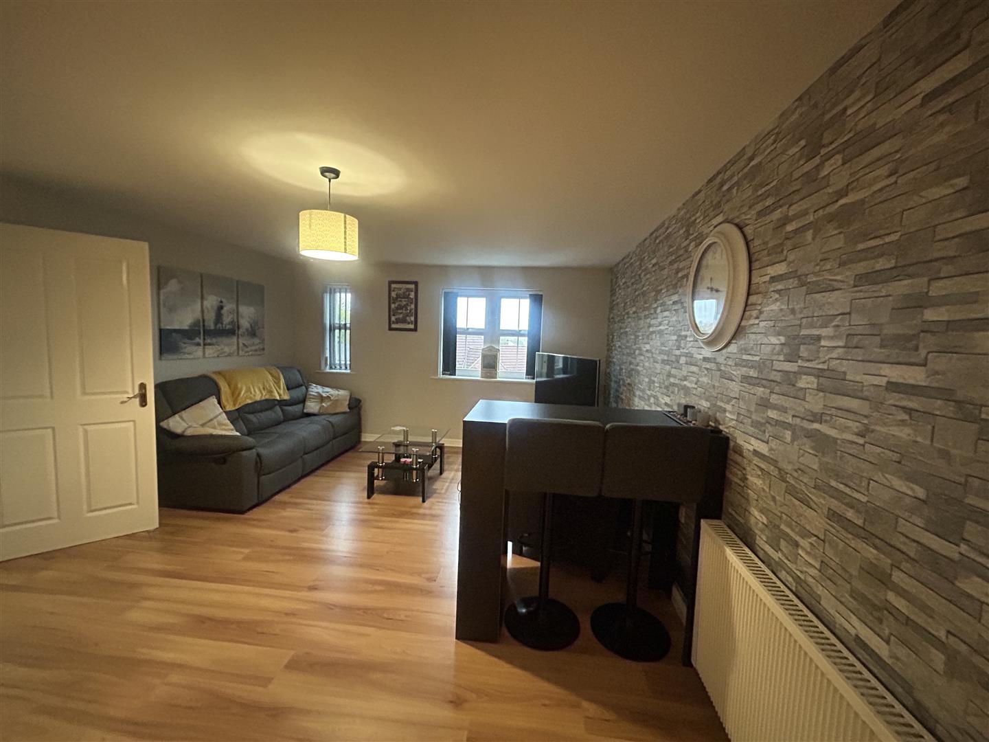 Flat Ayr Avenue in Colburn