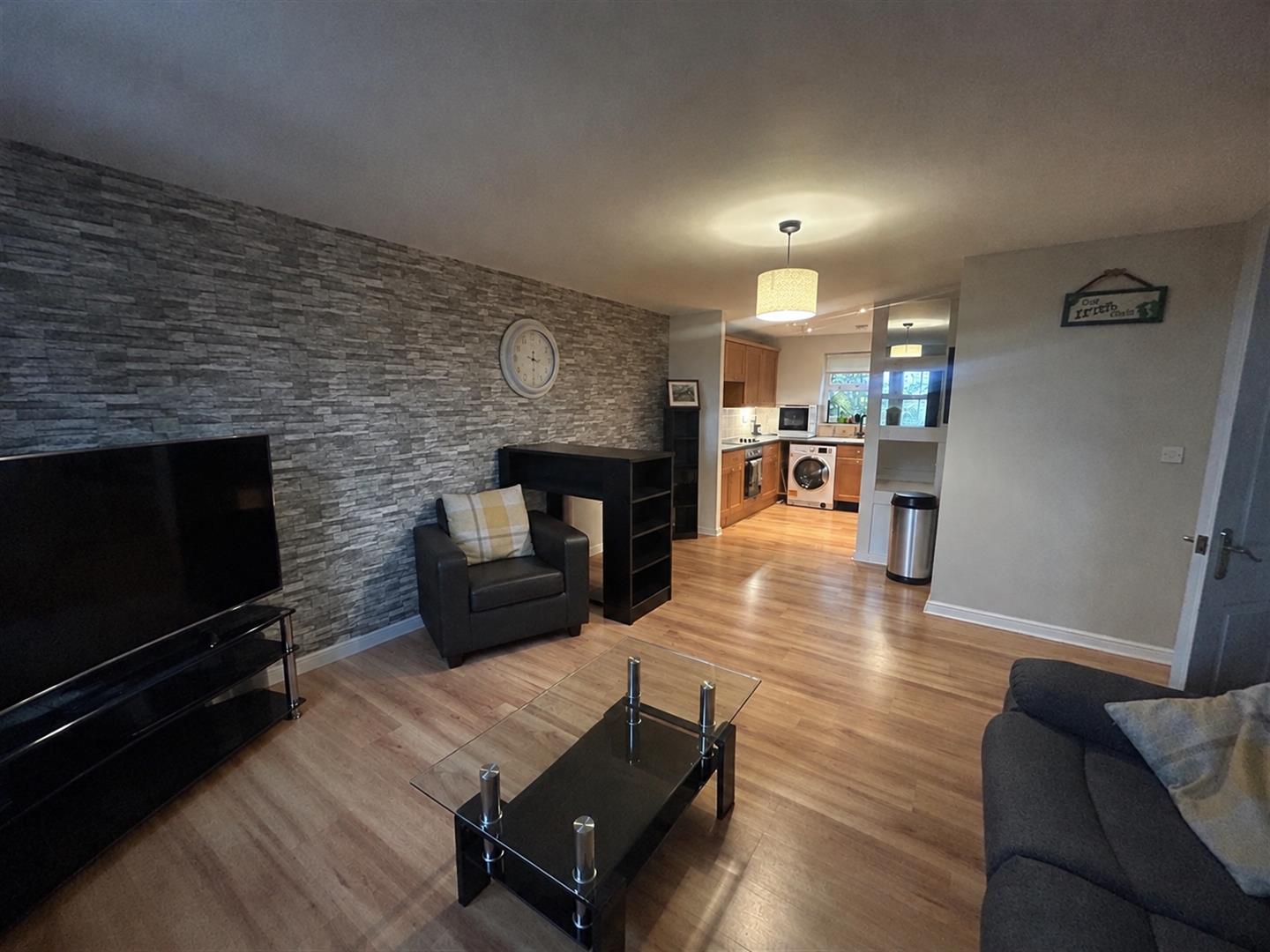 Flat Ayr Avenue in Colburn