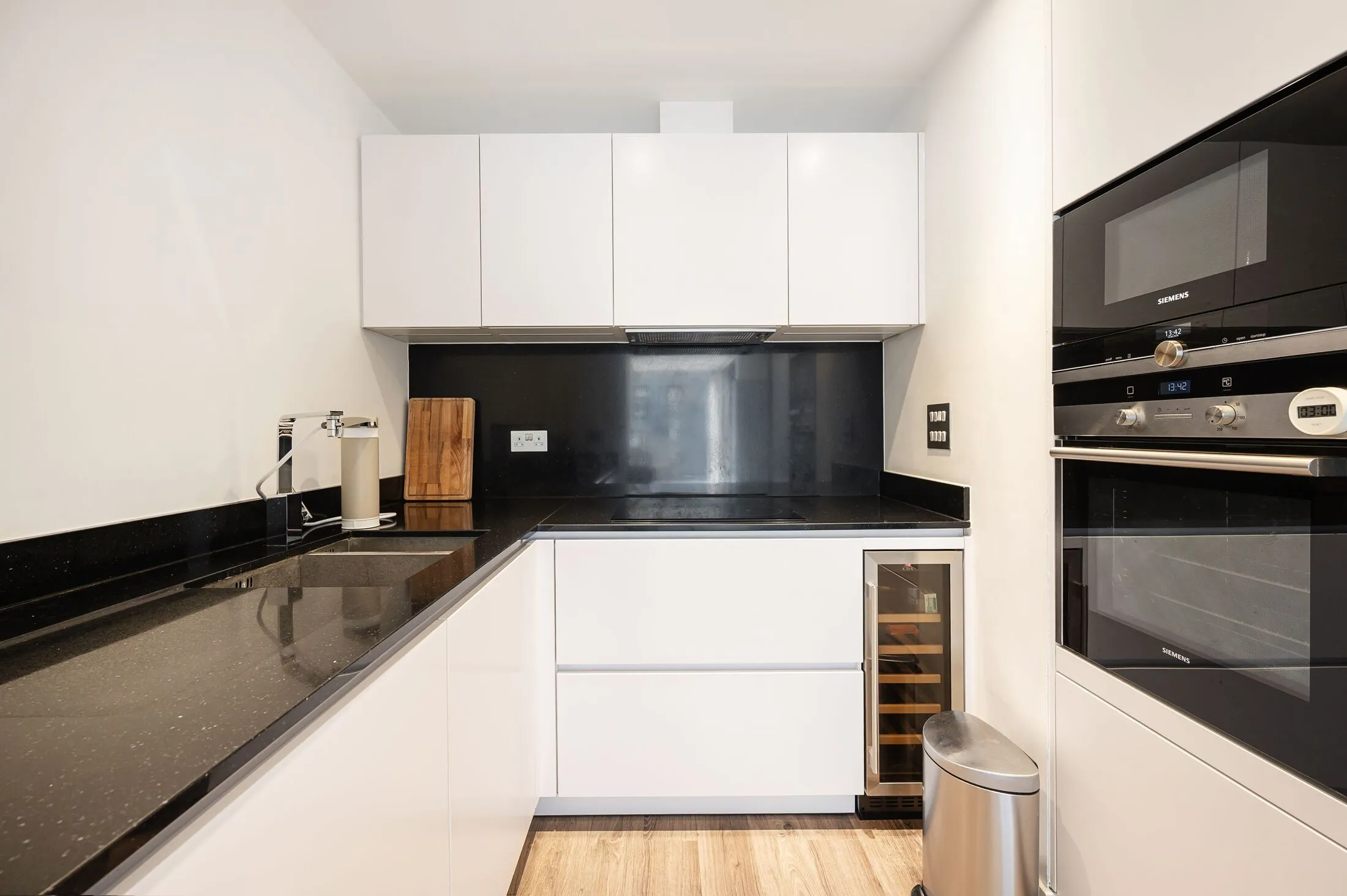 Flat Leman Street in Greater London