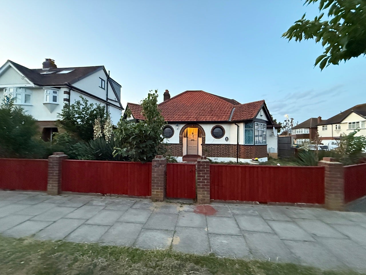 House Somerset Avenue in Greater London