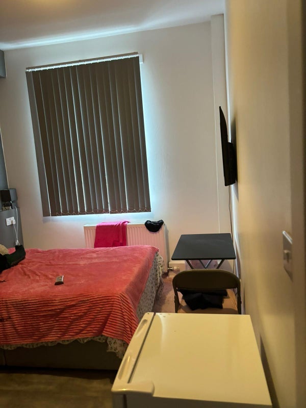 Room Crompton Street in Royton