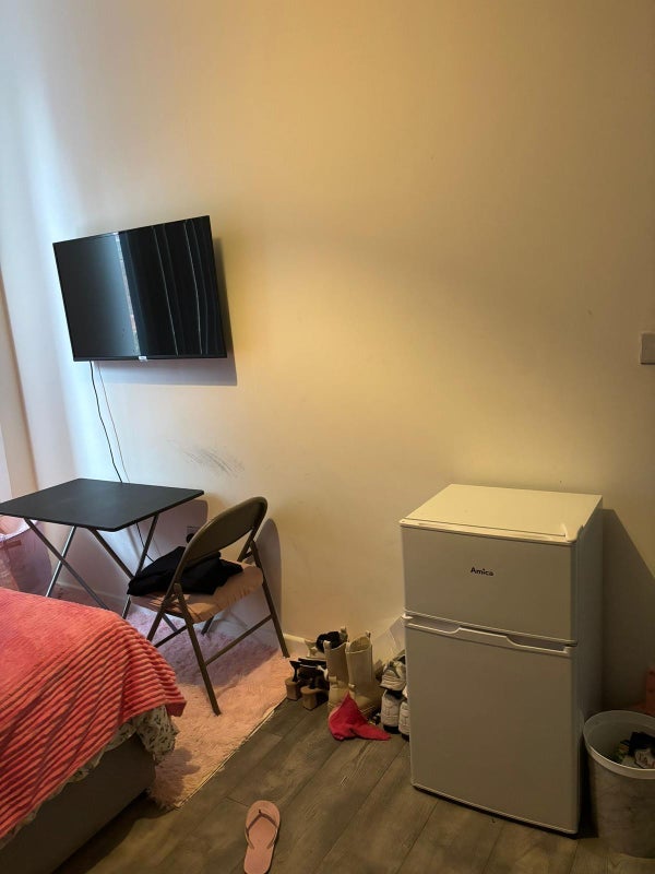Room Crompton Street in Royton