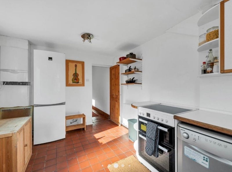 Room Mill Hill Road in Greater London