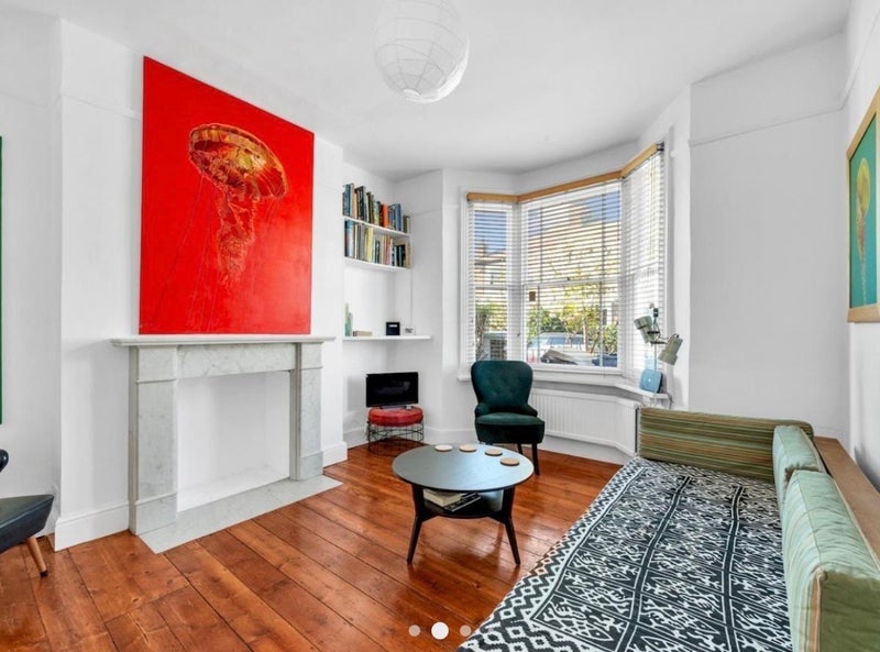 Room Mill Hill Road in Greater London