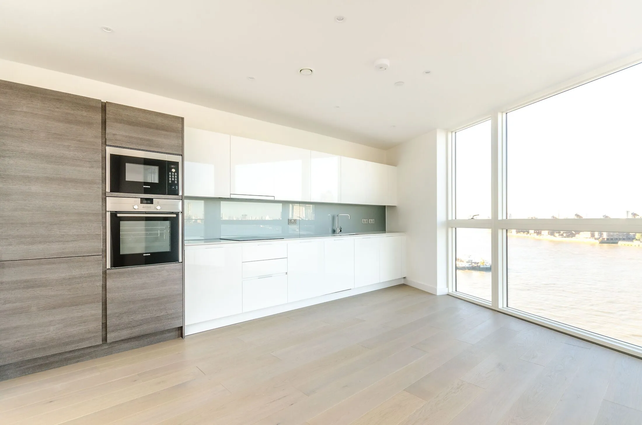 Flat Banning Street in Greater London