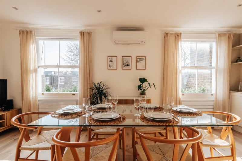 Flat Longridge Road in Greater London