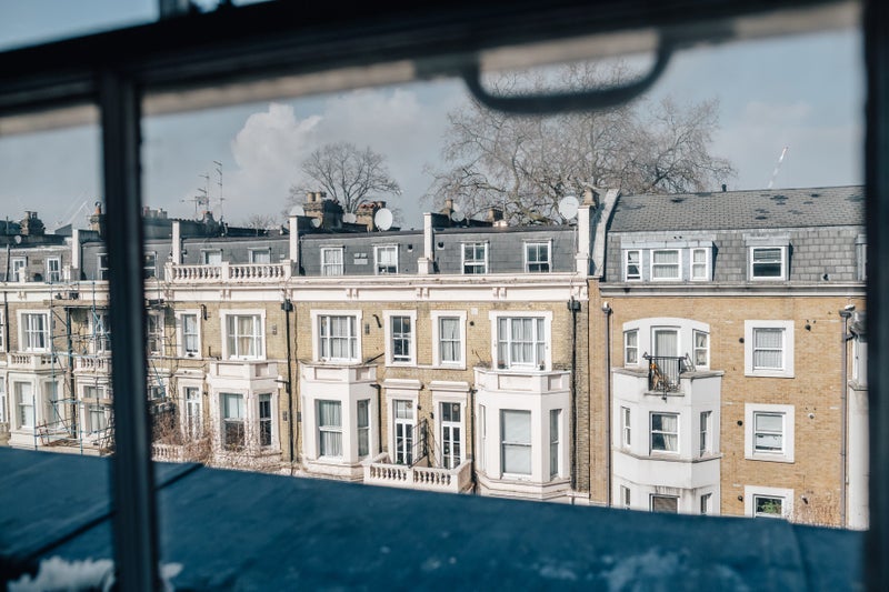 Flat Longridge Road in Greater London