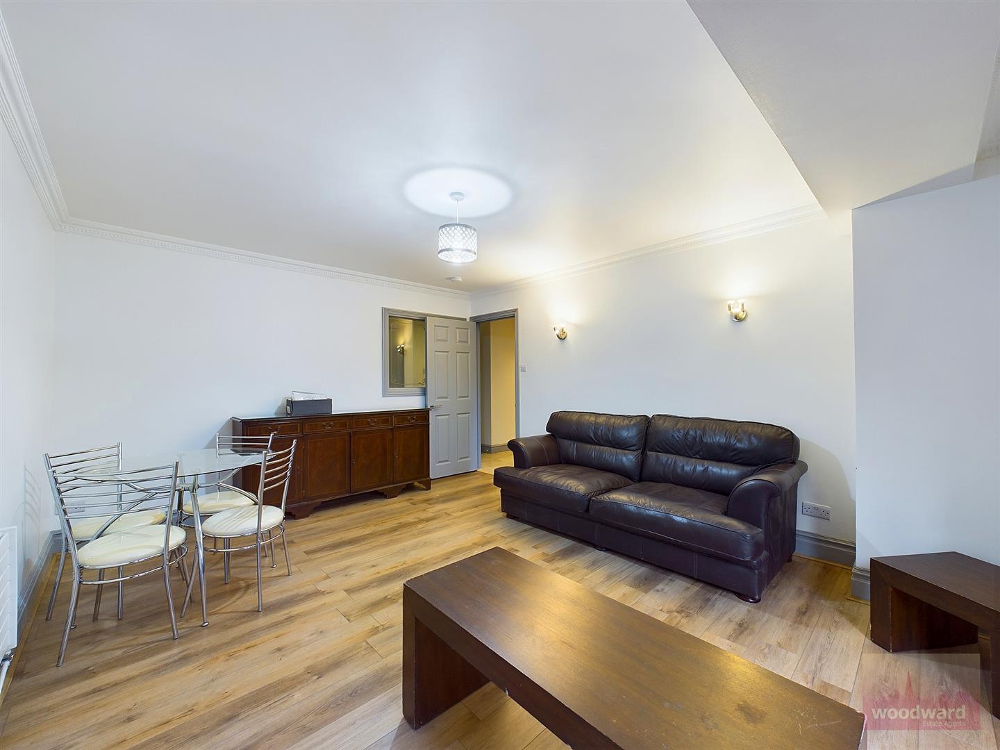 Flat Roxborough Park in Greater London