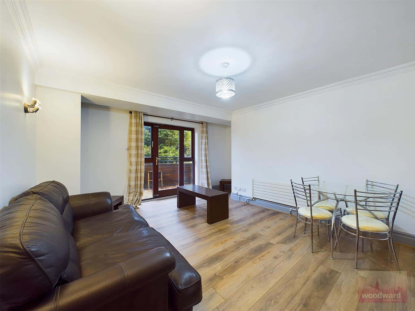 Flat Roxborough Park in Greater London