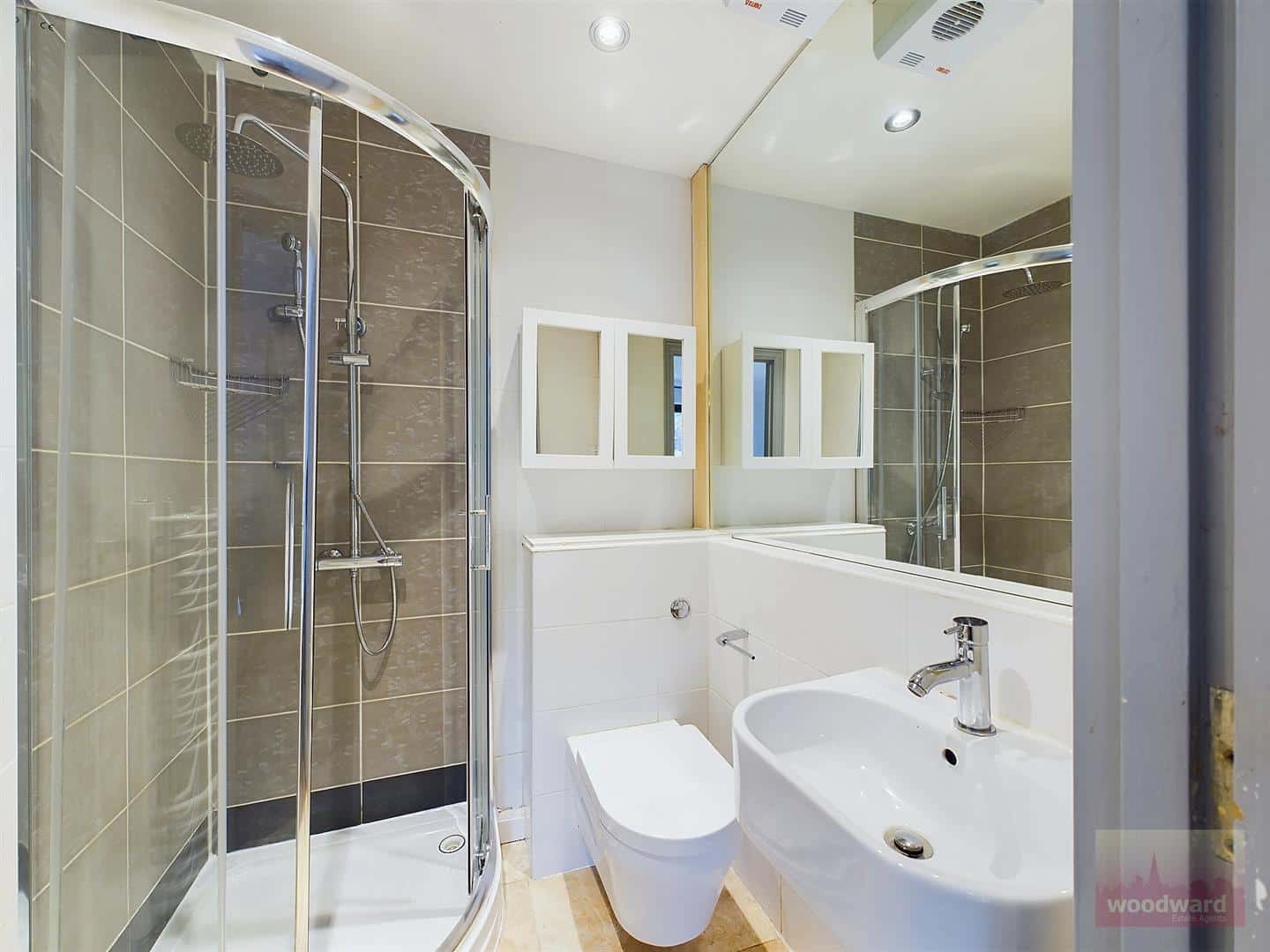 Flat Roxborough Park in Greater London