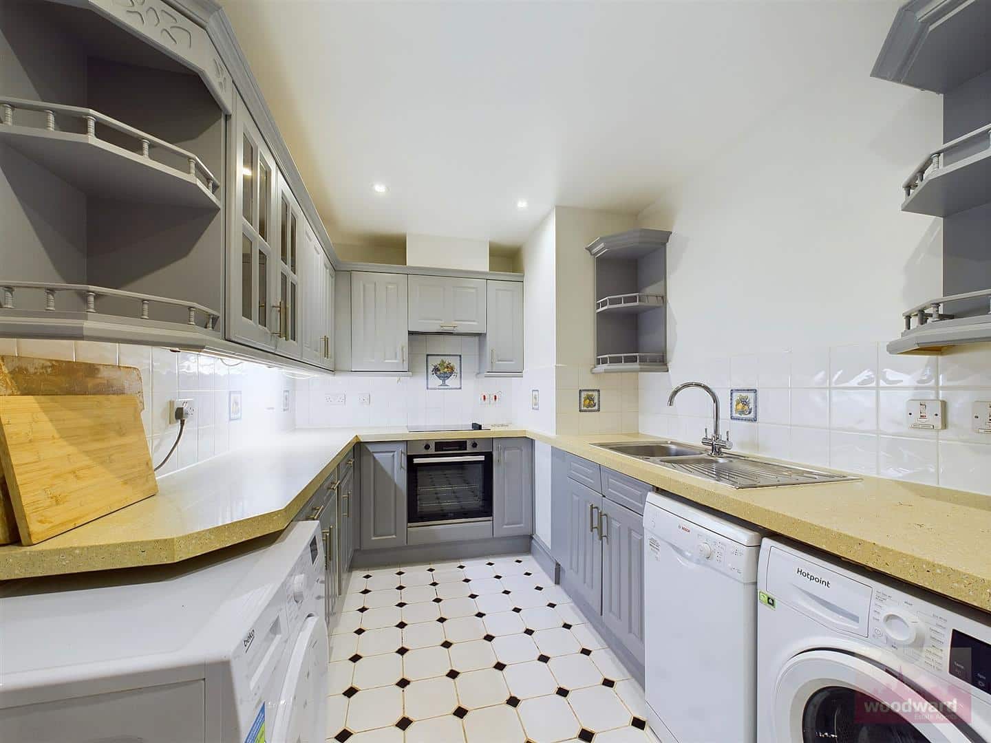 Flat Roxborough Park in Greater London