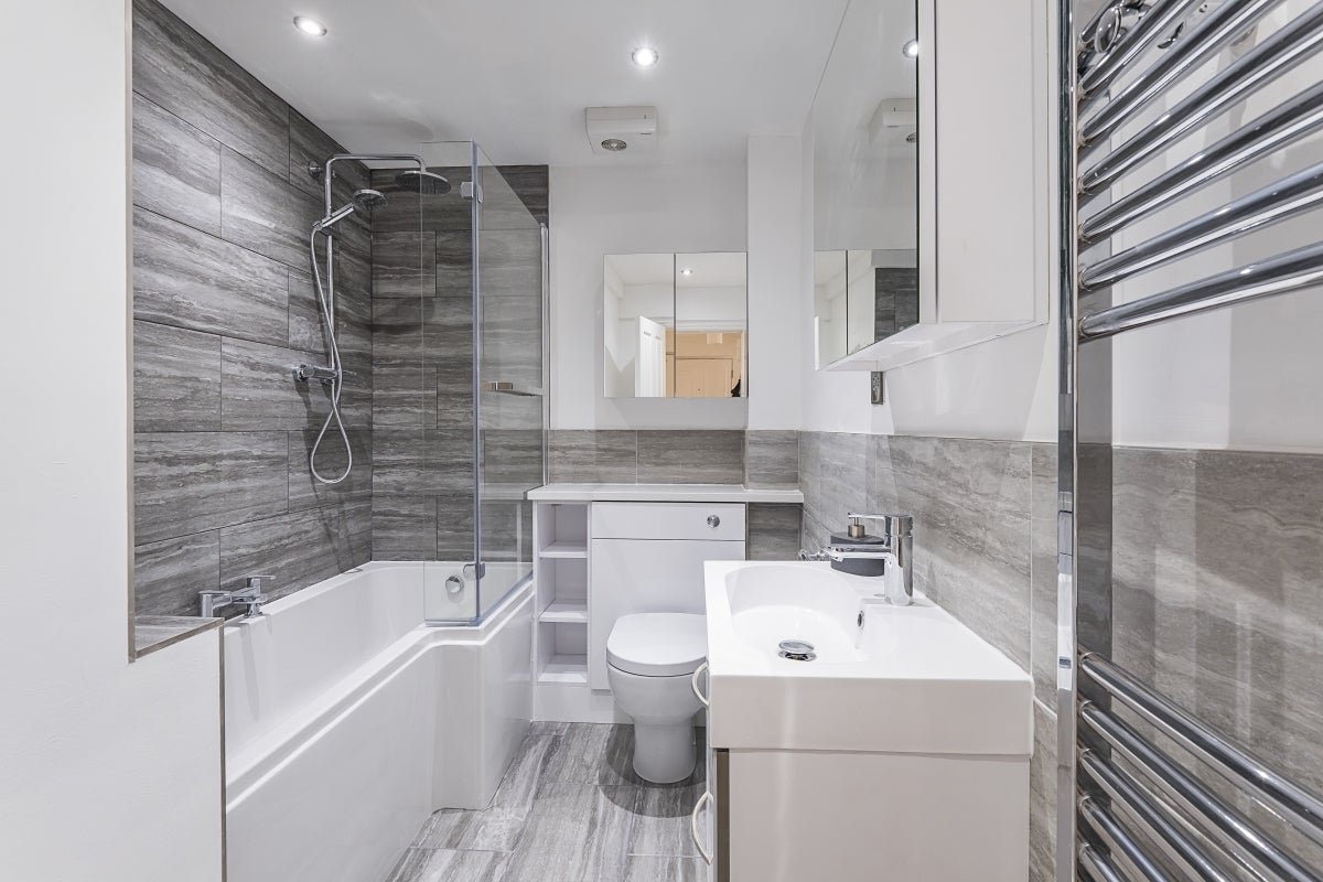 Flat Ravens Close in Greater London